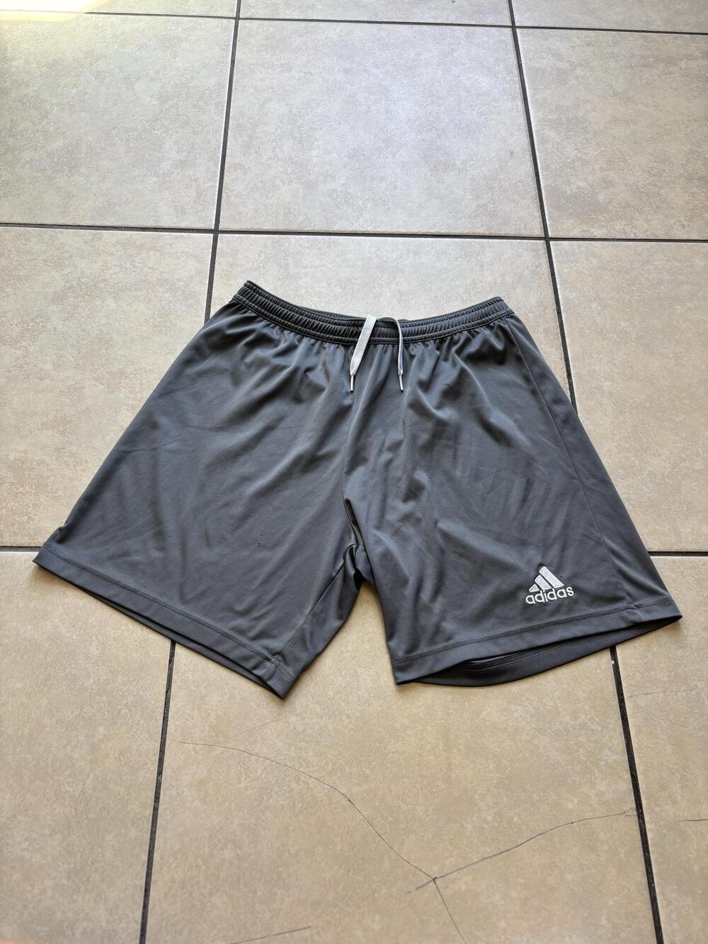 Adidas Shorts Mens Medium Gray AEROREADY Athletic Drawstring Lightweight Gym